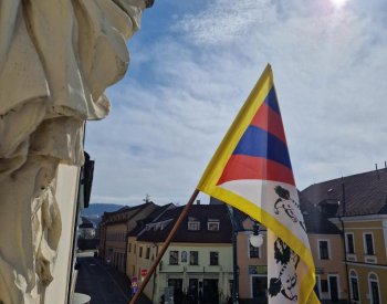 Beroun opět vyvěsilo tibetskou vlajku